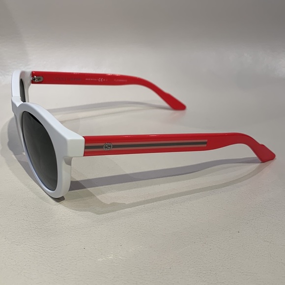 New Women’s Gucci Sunglasses - Picture 3 of 8